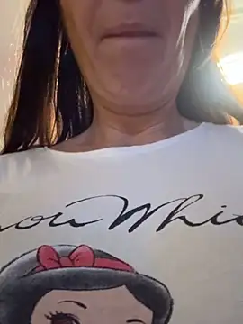 Snapshot of eveangelll chatting on 11/06/25, 04:35 eveangelll online show from 11/06/25, 04:35