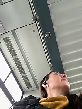 Snapshot of eveangelll chatting on 11/12/25, 08:04 eveangelll online show from 11/12/25, 08:04