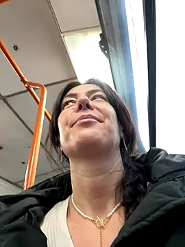 Snapshot of eveangelll chatting on 11/13/25, 05:17 eveangelll online show from 11/13/25, 05:17