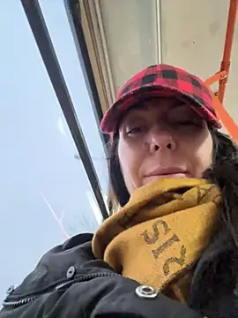 Snapshot of eveangelll chatting on 11/14/25, 05:06 eveangelll online show from 11/14/25, 05:06