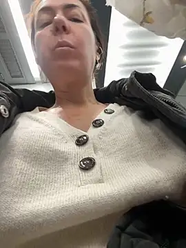 Snapshot of eveangelll chatting on 11/28/25, 04:59 eveangelll online show from 11/28/25, 04:59