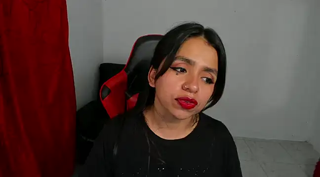 Snapshot of cory_rose chatting on 02/05/25, 04:16 cory rose online show from 02/05/25, 04:16