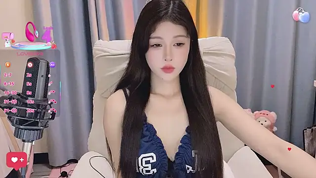 Snapshot of 7-Love chatting on 04/22/26, 01:12 7-Love online show from 04/22/26, 01:12