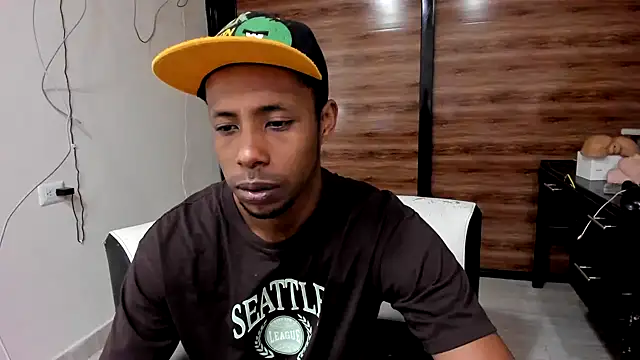 AlejoKhalifa  online show from 02/04/25, 01:56