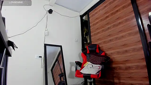 AlejoKhalifa  online show from 10/04/25, 08:12