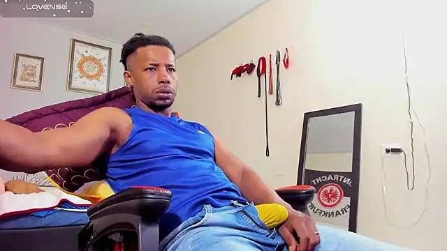 AlejoKhalifa  online show from 10/14/25, 12:06