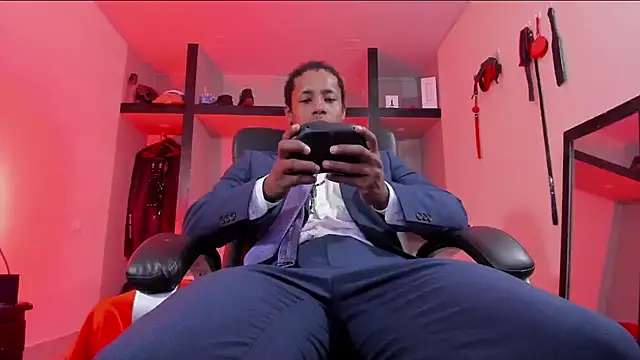 Snapshot of AlejoKhalifa_ chatting on 05/13/26, 01:25 AlejoKhalifa online show from 05/13/26, 01:25