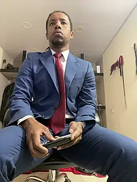 Snapshot of AlejoKhalifa_ chatting on 07/12/26, 07:43 AlejoKhalifa online show from 07/12/26, 07:43