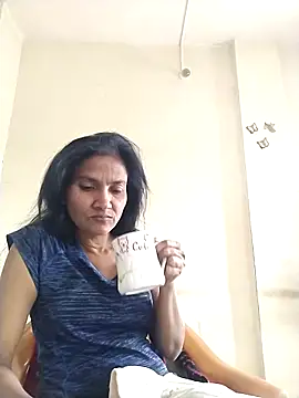 Snapshot of sunita6009 chatting on 04/17/26, 06:27 sunita6009 online show from 04/17/26, 06:27