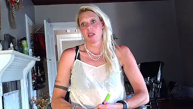 Snapshot of Glamazonx chatting on 09/12/25, 04:29 Glamazonx online show from 09/12/25, 04:29