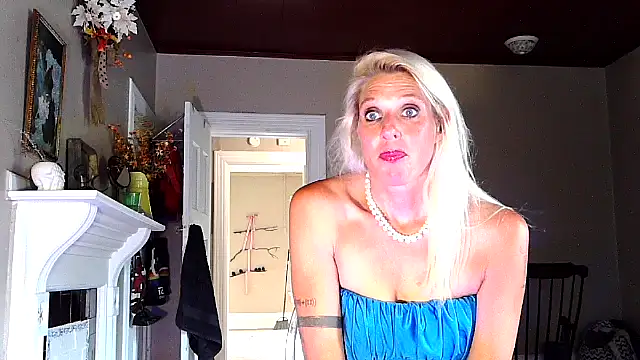 Snapshot of Glamazonx chatting on 09/13/25, 06:51 Glamazonx online show from 09/13/25, 06:51