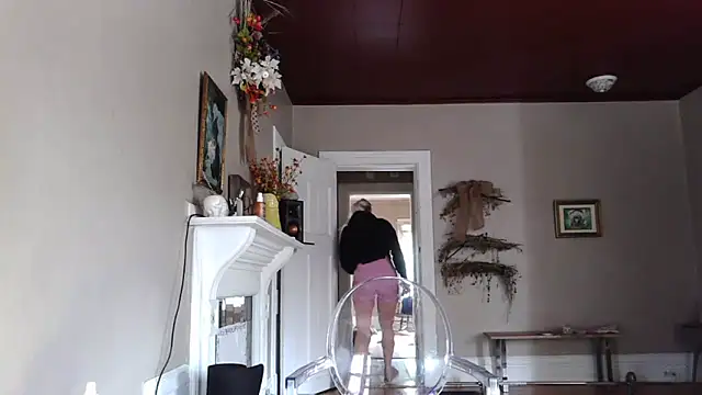 Snapshot of Glamazonx chatting on 09/24/25, 05:38 Glamazonx online show from 09/24/25, 05:38