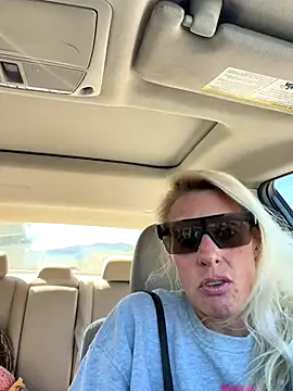 Snapshot of Glamazonx chatting on 10/01/25, 04:46 Glamazonx online show from 10/01/25, 04:46