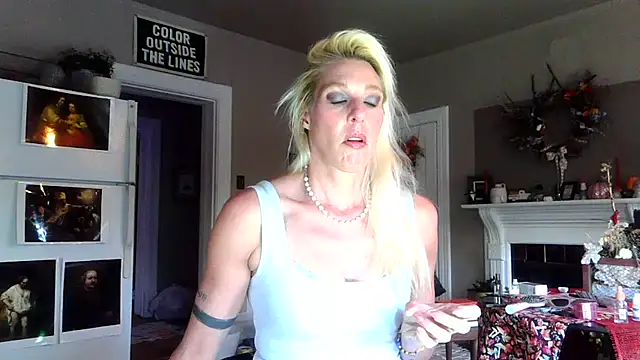 Snapshot of Glamazonx chatting on 10/26/25, 01:50 Glamazonx online show from 10/26/25, 01:50