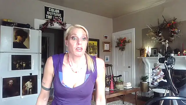 Snapshot of Glamazonx chatting on 11/23/25, 06:30 Glamazonx online show from 11/23/25, 06:30