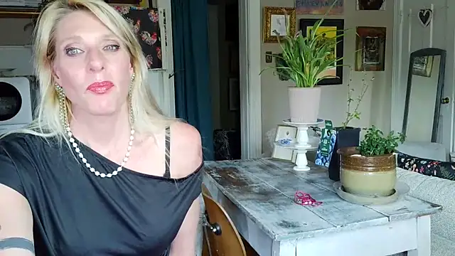 Glamazonx online show from 05/17/26, 09:55