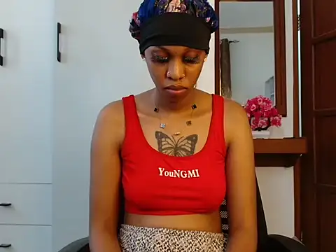 Snapshot of queencydoll chatting on 12/19/25, 09:38 queencydoll online show from 12/19/25, 09:38