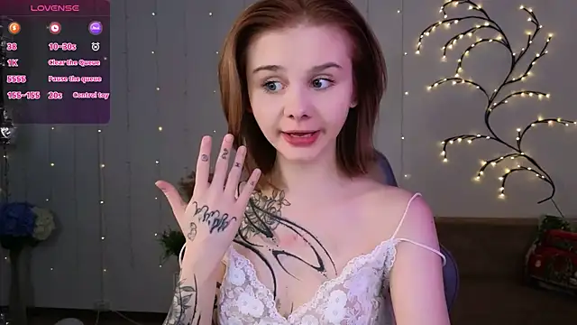 Snapshot of Britney_Lynch chatting on 01/10/25, 08:37 Britney Lynch online show from 01/10/25, 08:37