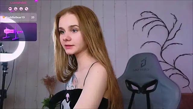 Snapshot of Britney_Lynch chatting on 01/23/25, 12:14 Britney Lynch online show from 01/23/25, 12:14