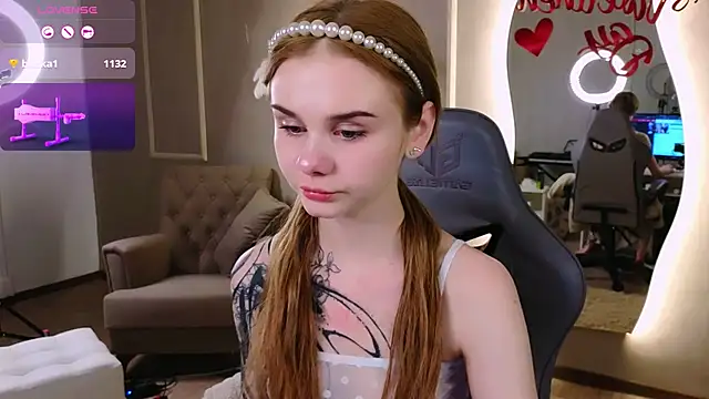 Snapshot of Britney_Lynch chatting on 02/11/25, 12:06 Britney Lynch online show from 02/11/25, 12:06