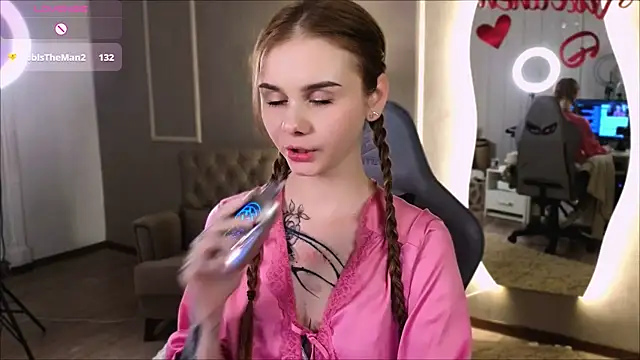 Snapshot of Britney_Lynch chatting on 02/14/25, 12:09 Britney Lynch online show from 02/14/25, 12:09