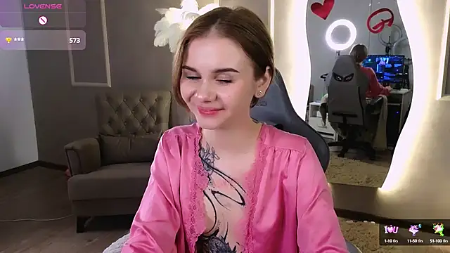 Snapshot of Britney_Lynch chatting on 02/14/25, 03:11 Britney Lynch online show from 02/14/25, 03:11