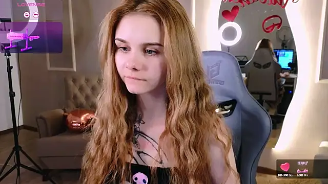 Snapshot of Britney_Lynch chatting on 02/16/25, 08:33 Britney Lynch online show from 02/16/25, 08:33