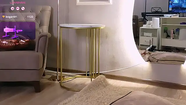 Snapshot of Britney_Lynch chatting on 02/17/25, 12:10 Britney Lynch online show from 02/17/25, 12:10