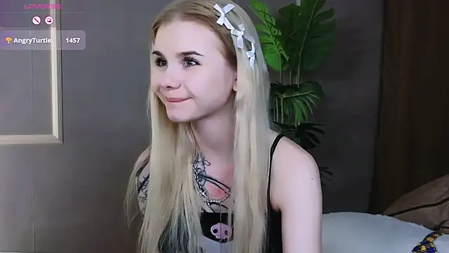 Snapshot of Britney_Lynch chatting on 02/23/25, 12:51 Britney Lynch online show from 02/23/25, 12:51