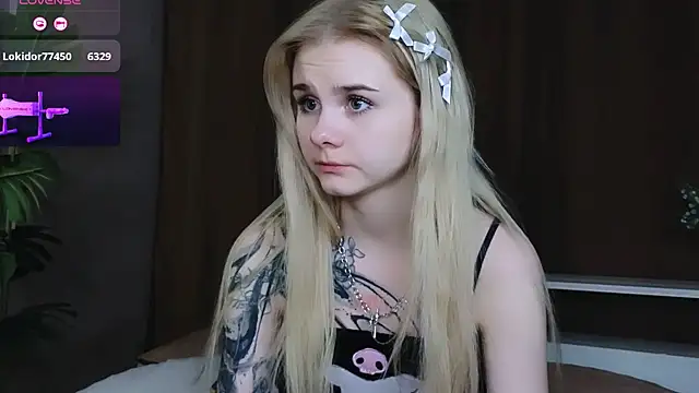 Snapshot of Britney_Lynch chatting on 02/23/25, 03:56 Britney Lynch online show from 02/23/25, 03:56