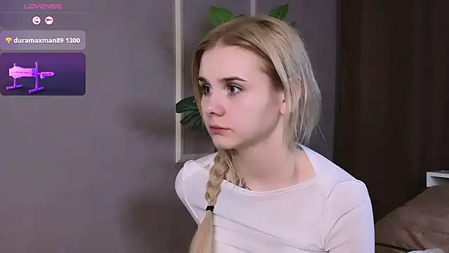 Snapshot of Britney_Lynch chatting on 02/24/25, 03:23 Britney Lynch online show from 02/24/25, 03:23