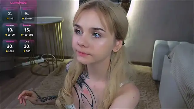 Snapshot of Britney_Lynch chatting on 03/10/25, 08:34 Britney Lynch online show from 03/10/25, 08:34