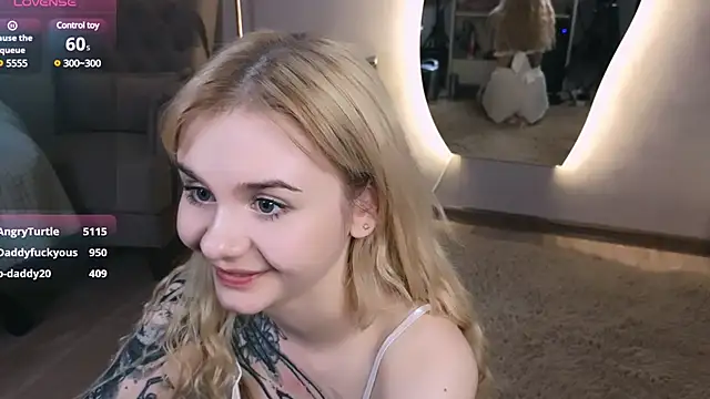 Snapshot of Britney_Lynch chatting on 03/13/25, 09:21 Britney Lynch online show from 03/13/25, 09:21