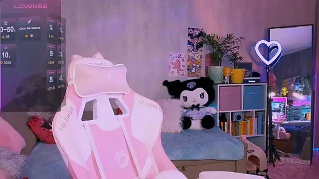 Snapshot of Britney_Lynch chatting on 09/19/25, 07:58 Britney Lynch online show from 09/19/25, 07:58