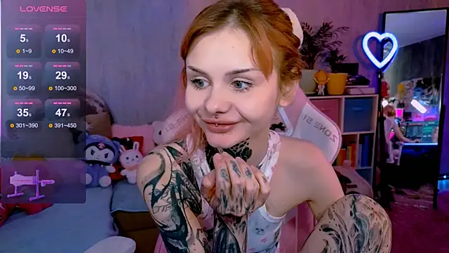 Snapshot of Britney_Lynch chatting on 09/21/25, 01:02 Britney Lynch online show from 09/21/25, 01:02