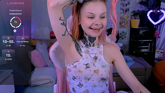 Snapshot of Britney_Lynch chatting on 09/26/25, 08:13 Britney Lynch online show from 09/26/25, 08:13