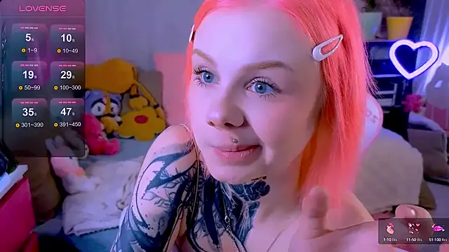 Snapshot of Britney_Lynch chatting on 10/02/25, 08:16 Britney Lynch online show from 10/02/25, 08:16