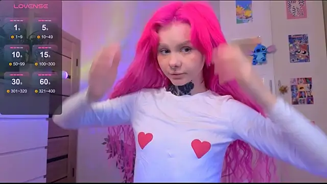 Snapshot of Britney_Lynch chatting on 10/10/25, 08:08 Britney Lynch online show from 10/10/25, 08:08