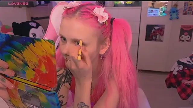 Snapshot of Britney_Lynch chatting on 10/24/25, 10:33 Britney Lynch online show from 10/24/25, 10:33