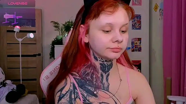 Snapshot of Britney_Lynch chatting on 11/12/25, 11:03 Britney Lynch online show from 11/12/25, 11:03