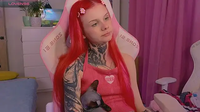 Snapshot of Britney_Lynch chatting on 11/15/25, 06:33 Britney Lynch online show from 11/15/25, 06:33