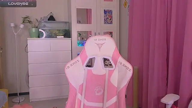 Snapshot of Britney_Lynch chatting on 11/25/25, 07:36 Britney Lynch online show from 11/25/25, 07:36