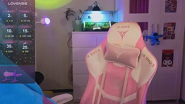 Snapshot of Britney_Lynch chatting on 12/04/25, 09:12 Britney Lynch online show from 12/04/25, 09:12