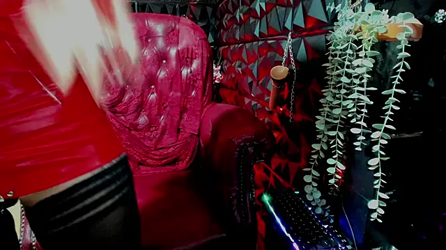 Snapshot of DominatrixxxAnna chatting on 03/03/25, 06:33 DominatrixxxAnna online show from 03/03/25, 06:33