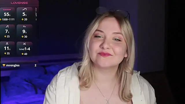 Snapshot of sensual_girrrl chatting on 04/20/26, 12:02 sensual girrrl online show from 04/20/26, 12:02