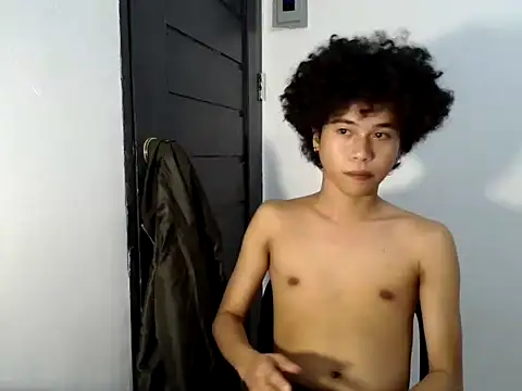 Snapshot of Asiantwink21 chatting on 05/12/26, 05:21 Asiantwink21 online show from 05/12/26, 05:21