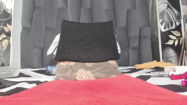 Snapshot of hot_milkbitch chatting on 09/22/25, 04:25 hot milkbitch online show from 09/22/25, 04:25