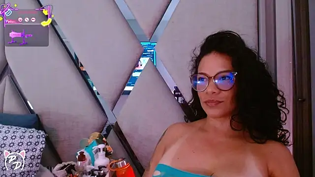 Snapshot of paula_daniela1 chatting on 06/10/26, 09:25 paula daniela1 online show from 06/10/26, 09:25