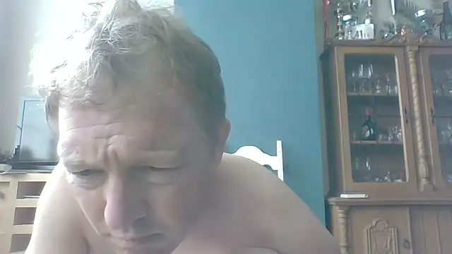 Snapshot of bertolini chatting on 03/14/26, 01:16 bertolini online show from 03/14/26, 01:16