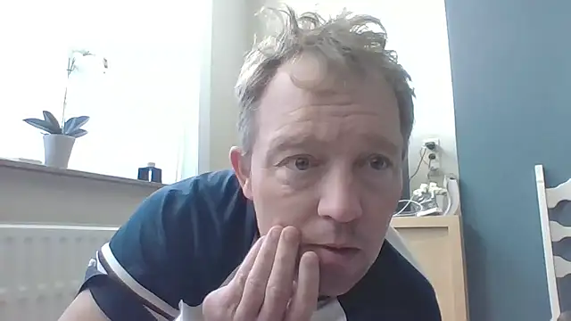 Snapshot of bertolini chatting on 03/15/26, 07:58 bertolini online show from 03/15/26, 07:58